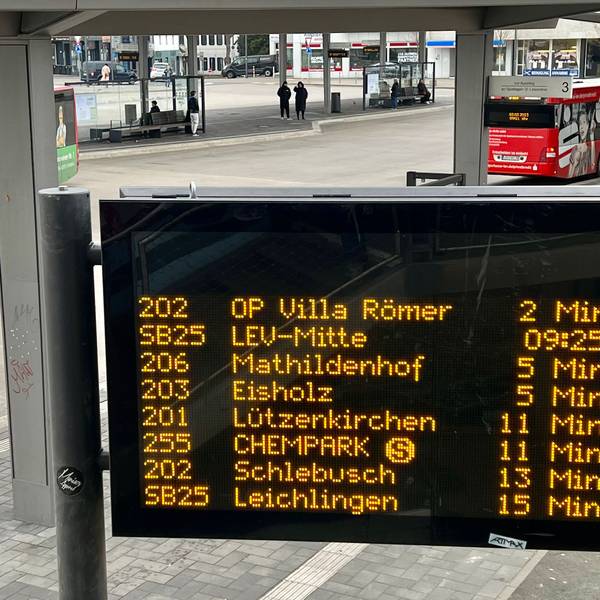 Busbahnhof Opladen beim Warnstreik im ÖPNV