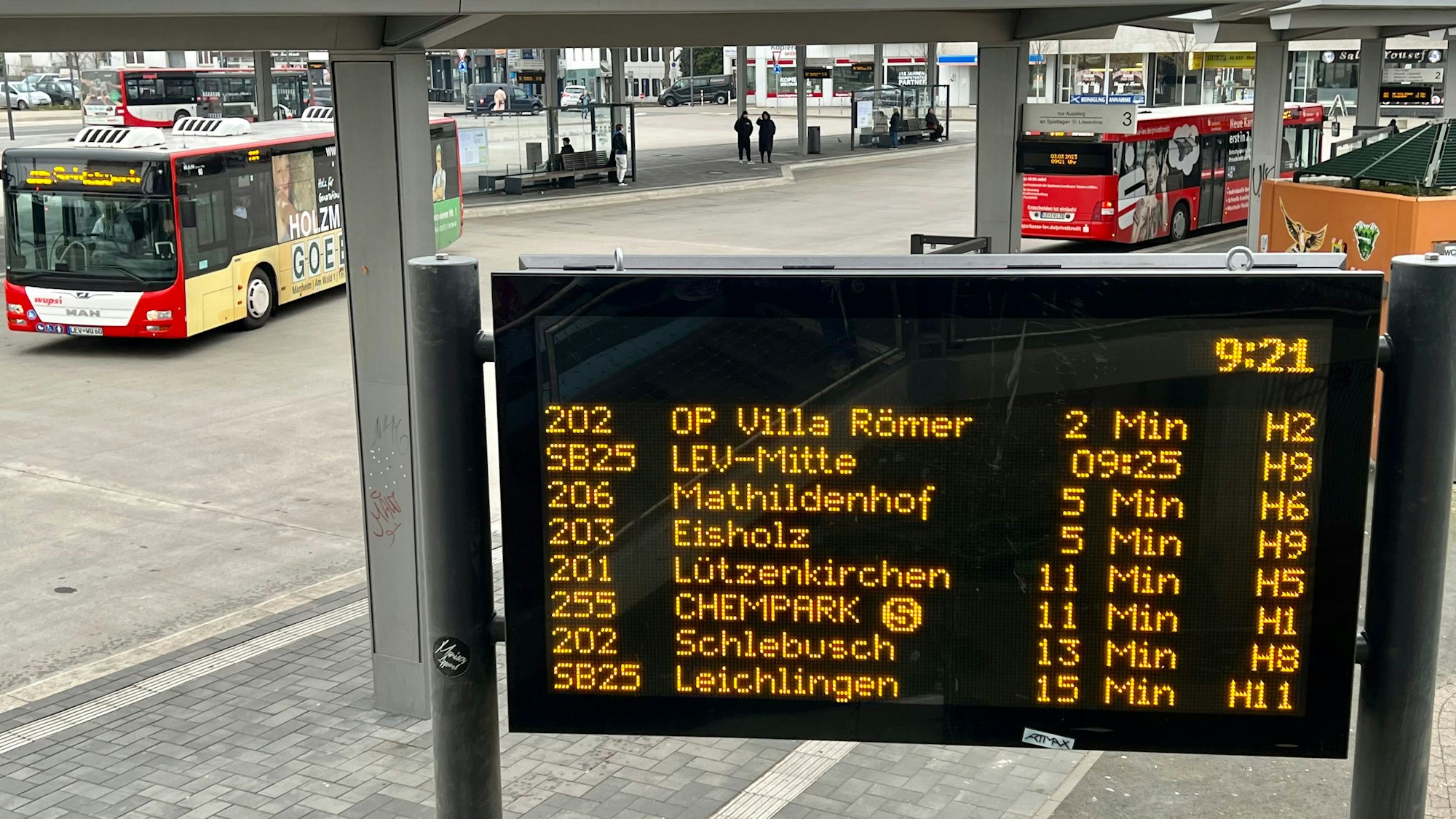 Busbahnhof Opladen beim Warnstreik im ÖPNV