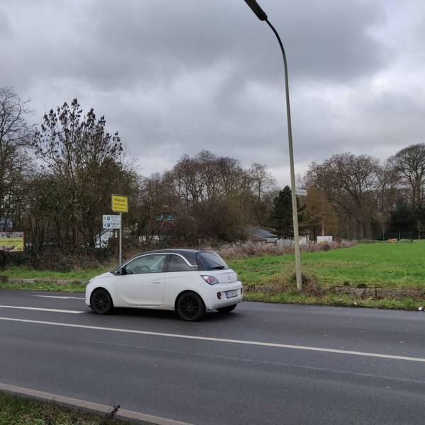 Eicherhofer Feld in Leichlingen, Grenze der Stadtbebauung ist umstritten, Ortseingang der Ortsmitte aus Unterberg kommend