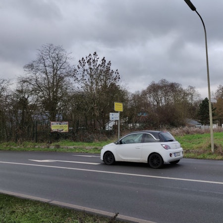 Eicherhofer Feld in Leichlingen, Grenze der Stadtbebauung ist umstritten, Ortseingang der Ortsmitte aus Unterberg kommend