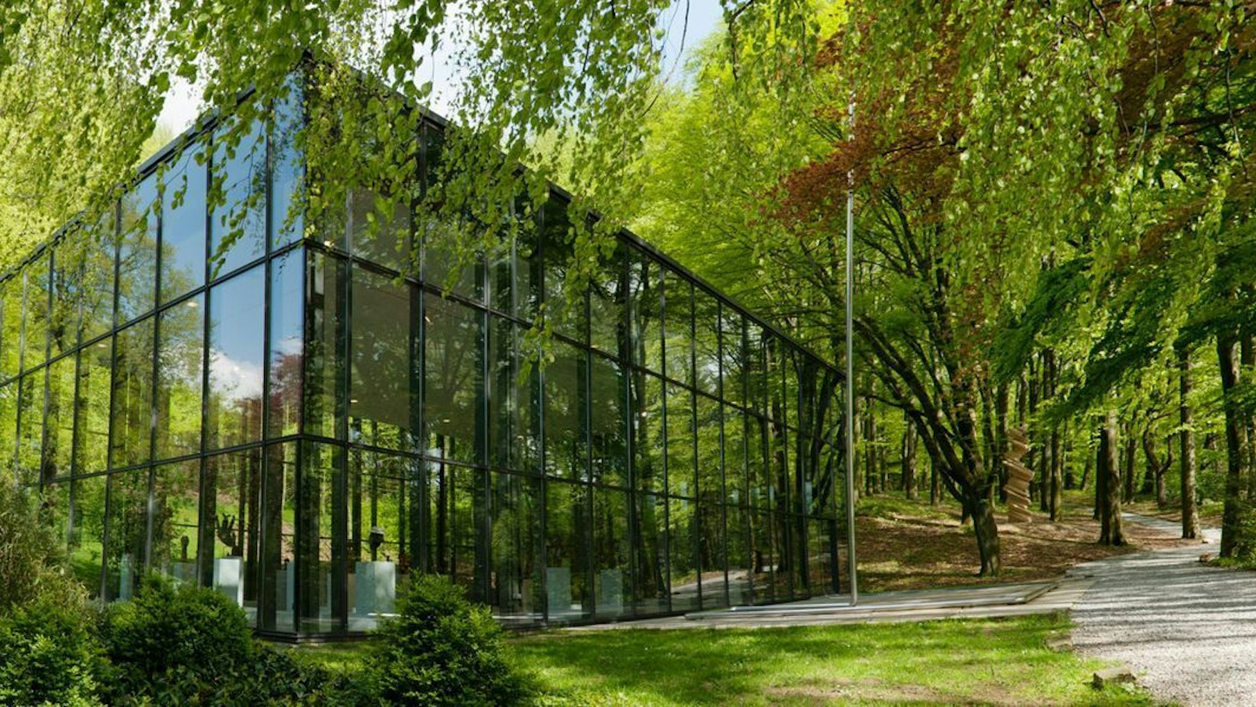 Im Skulpturenpark Waldfrieden.