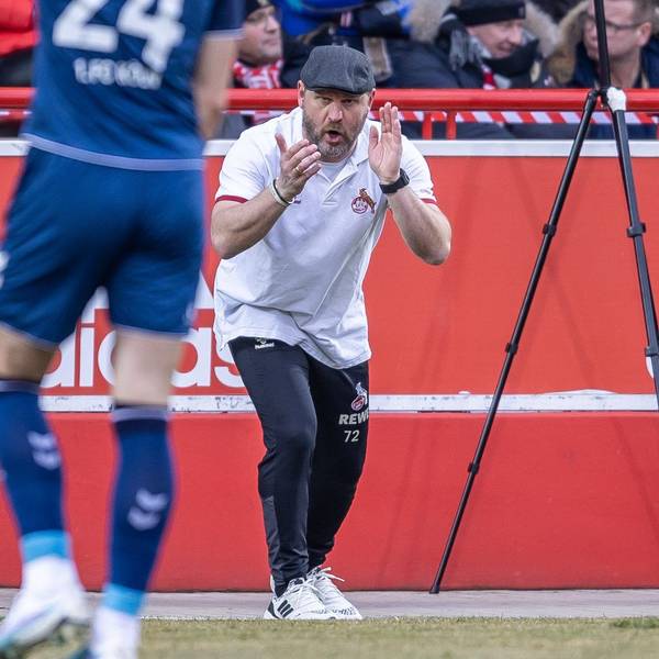 FC-Trainer Baumgart feuert sein Team immer wieder an.