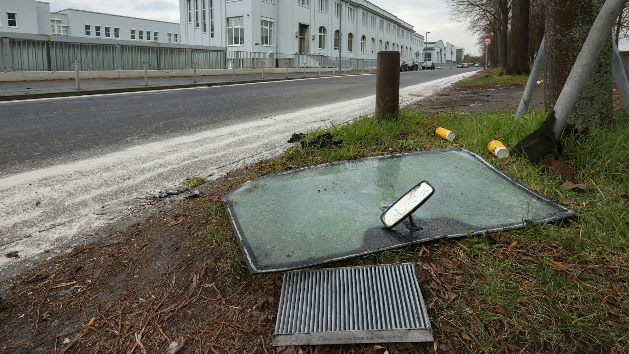 Die Unfallstelle auf der Alfred-Schütte-Allee auf der Höhe der Schütte Werke.