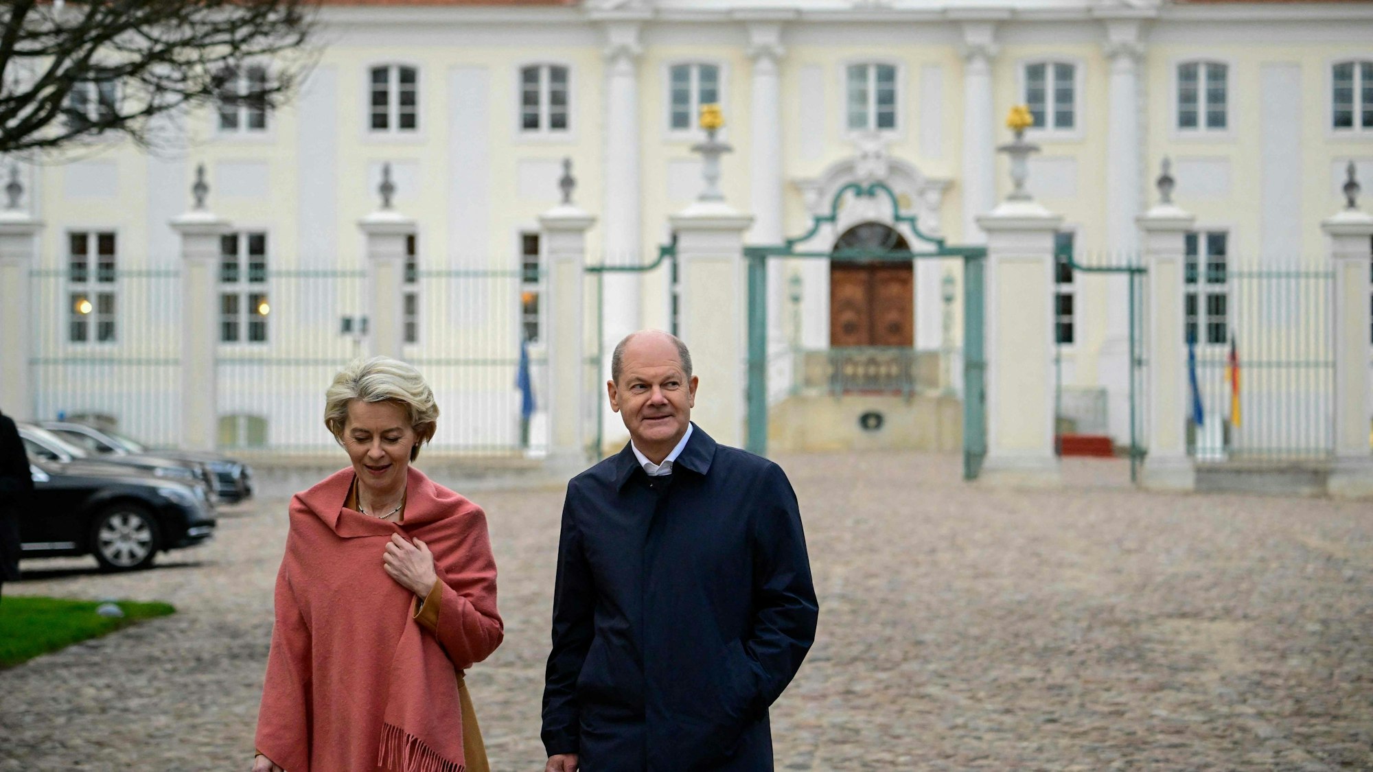 Bundeskanzler Olaf Scholz (r.) und EU-Präsidentin Ursula