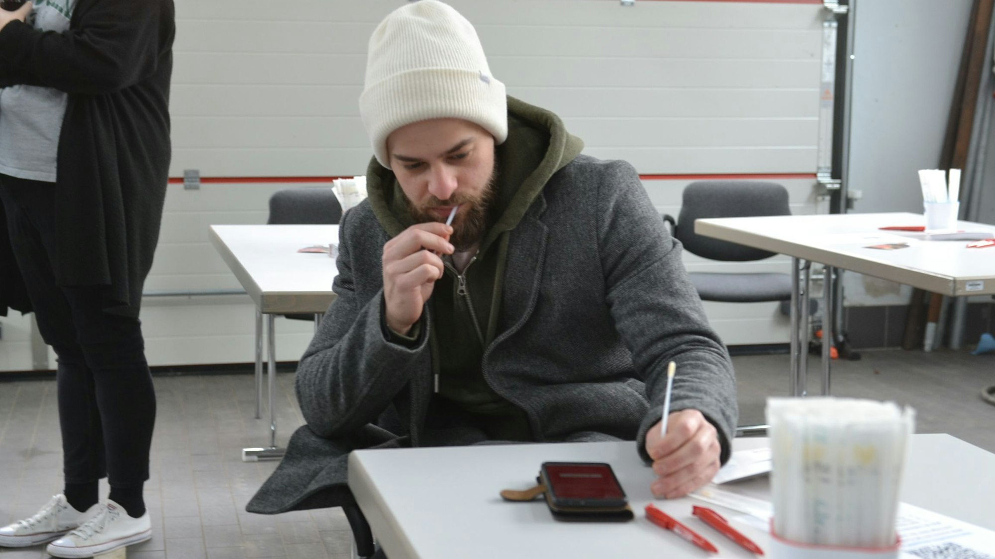 Ein Teilnehmer der Typisierung der DKMS für den an Blutkrebs erkrankten Wilfried aus Euskirchen-Wüschheim.