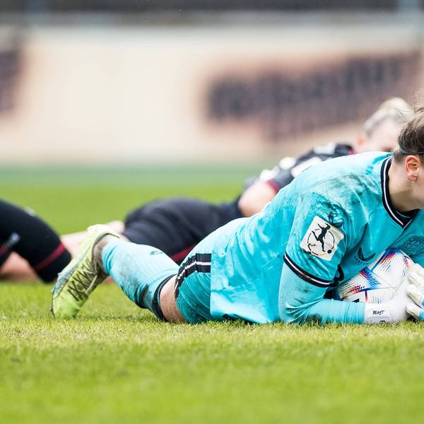 FLYERALARM. Frauen Fussball Bundesliga, 1. FC Koeln - Bayer 04 Leverkusen 05.03.2023 Friederike Repohl Bayer 04 Leverkusen, 27 haelt FLYERALARM Frauen Fussball Bundesliga, 1. FC Koeln - Bayer 04 Leverkusen, Koeln, Geissbockheim DFB REGULATIONS PROHIBIT ANY USE OF PHOTOGRAPHS AS IMAGE SEQUENCES AND/OR QUASI-VIDEO. *** FLYERALARM Women Football Bundesliga, 1 FC Koeln Bayer 04 Leverkusen 05 03 2023 Friederike Repohl Bayer 04 Leverkusen, 27 haelt FLYERALARM Women Football Bundesliga, 1 FC Koeln Bayer 04 Leverkusen, Koeln, Geissbockheim DFB REGULATIONS PROHIBIT ANY USE OF PHOTOGRAPHS AS IMAGE SEQUENCES AND OR QUASI VIDEO Copyright: xBEAUTIFULxSPORTS/Wunderlx