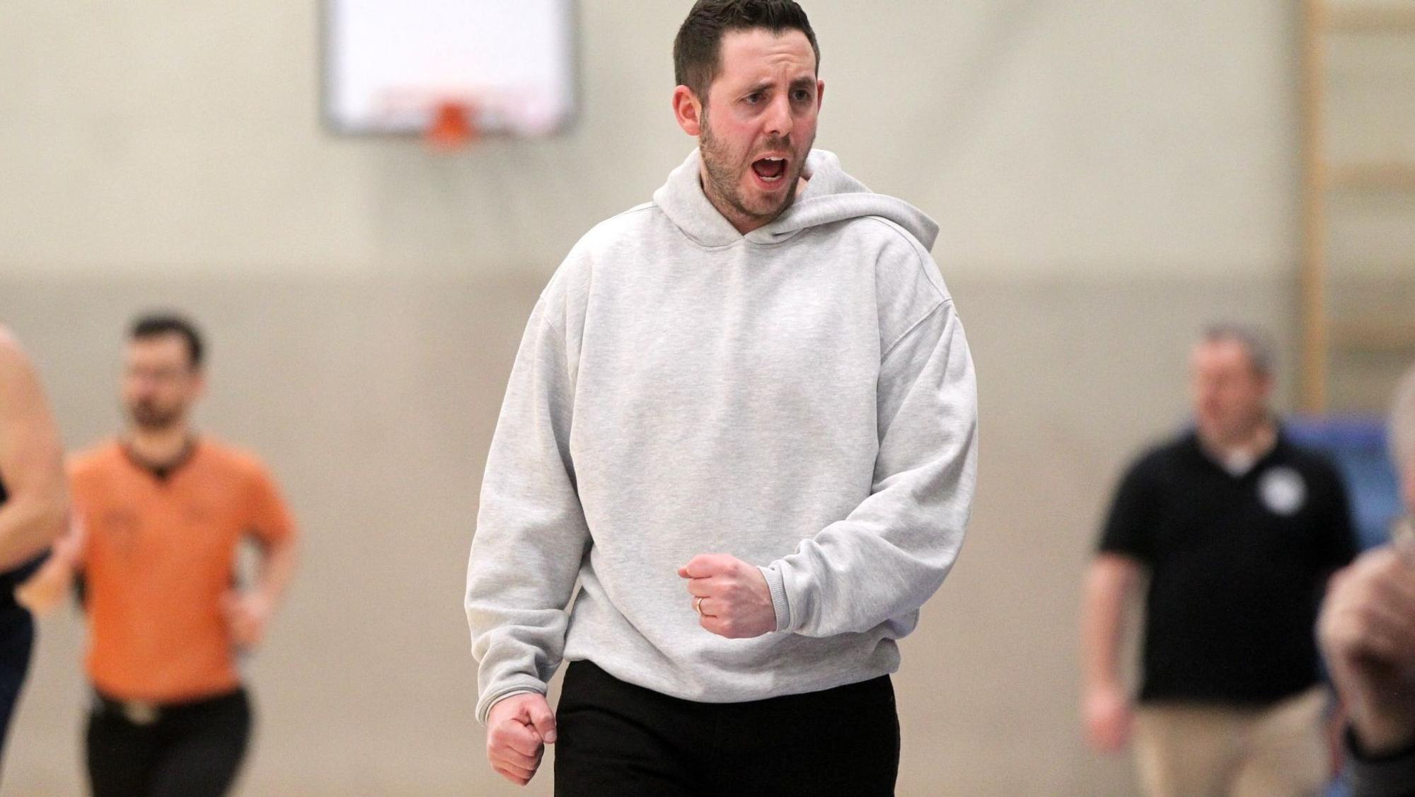 Polterte vergeblich: ErftBaskets-Trainer Philipp Sparwasser.