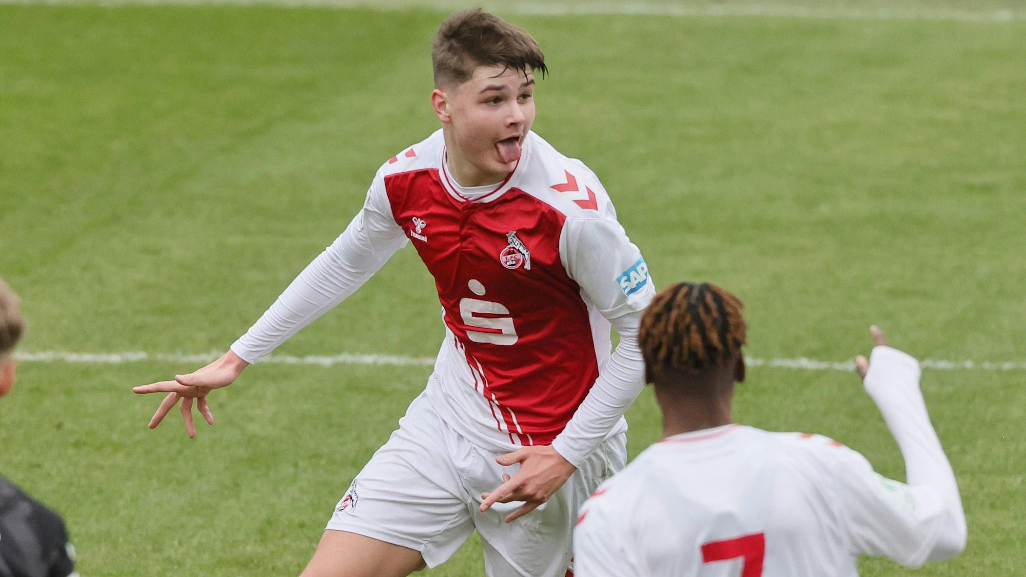 Jaka Cuber Potocnik jubelt im Spiel gegen Bayer 04 Leverkusen. Mit dem Urteil der Fifa wurde der Stürmer für vier Monate gesperrt.