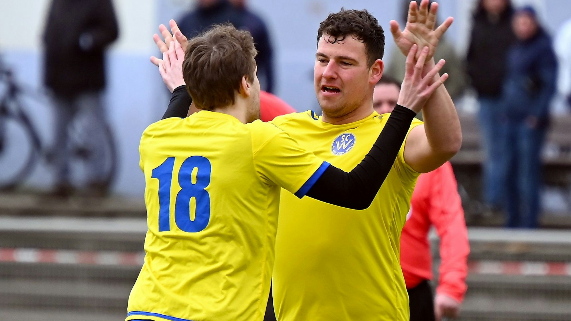 05.03.2023, Fussball-SC Wet II - SW Köln
links: Henning Barenbrügge (West)
rechts: Gianluca Miranda (West)
Foto: Uli Herhaus