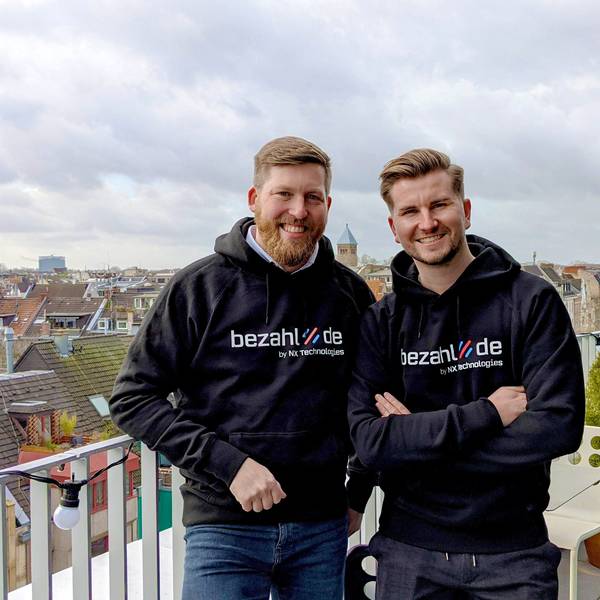 Die Gründer Ulrich Schmidt (l.) und Lasse Diener von NX Technologies GmbH, einem Kölner FinTech-Start-up.