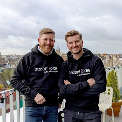Die Gründer Ulrich Schmidt (l.) und Lasse Diener von NX Technologies GmbH, einem Kölner FinTech-Start-up.