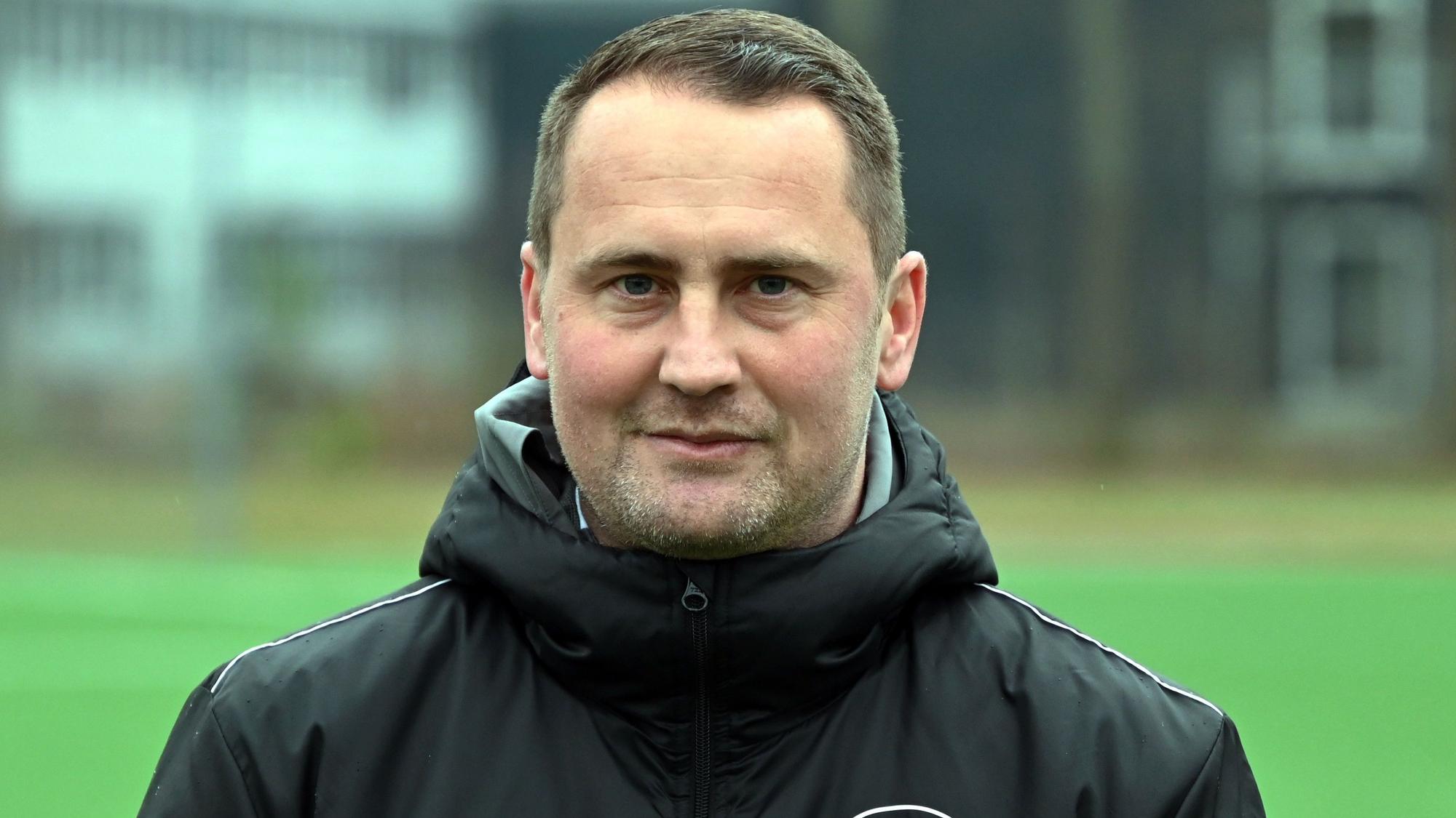 20.03.2022, Fussball-Schlebusch-Lindenthal
Trainer: David Gsella (Lindenthal)
Foto: Uli Herhaus