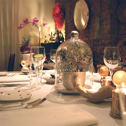 Ein gedeckter Tisch in einem Restaurant (Symbolfoto).