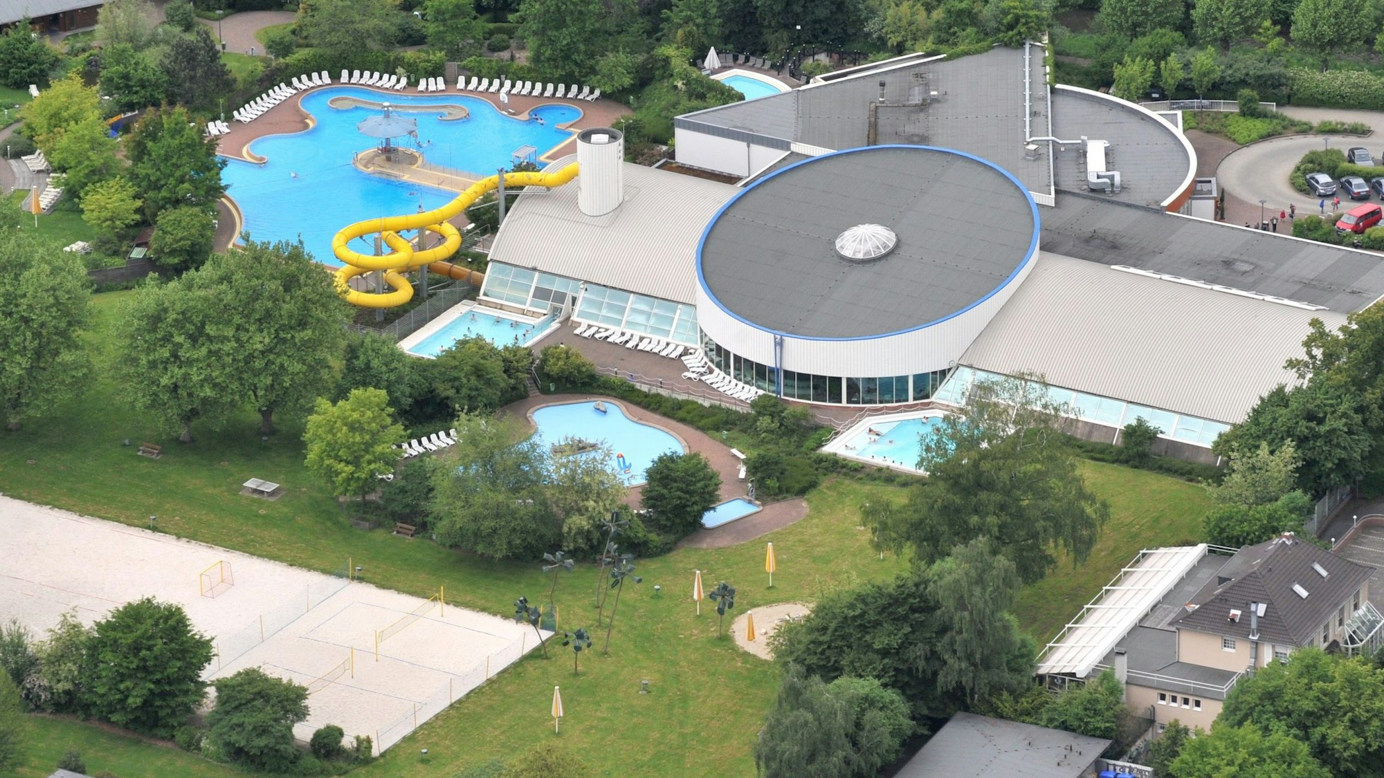 Leverkusen Freizeitbad Calevornia aus der Luft