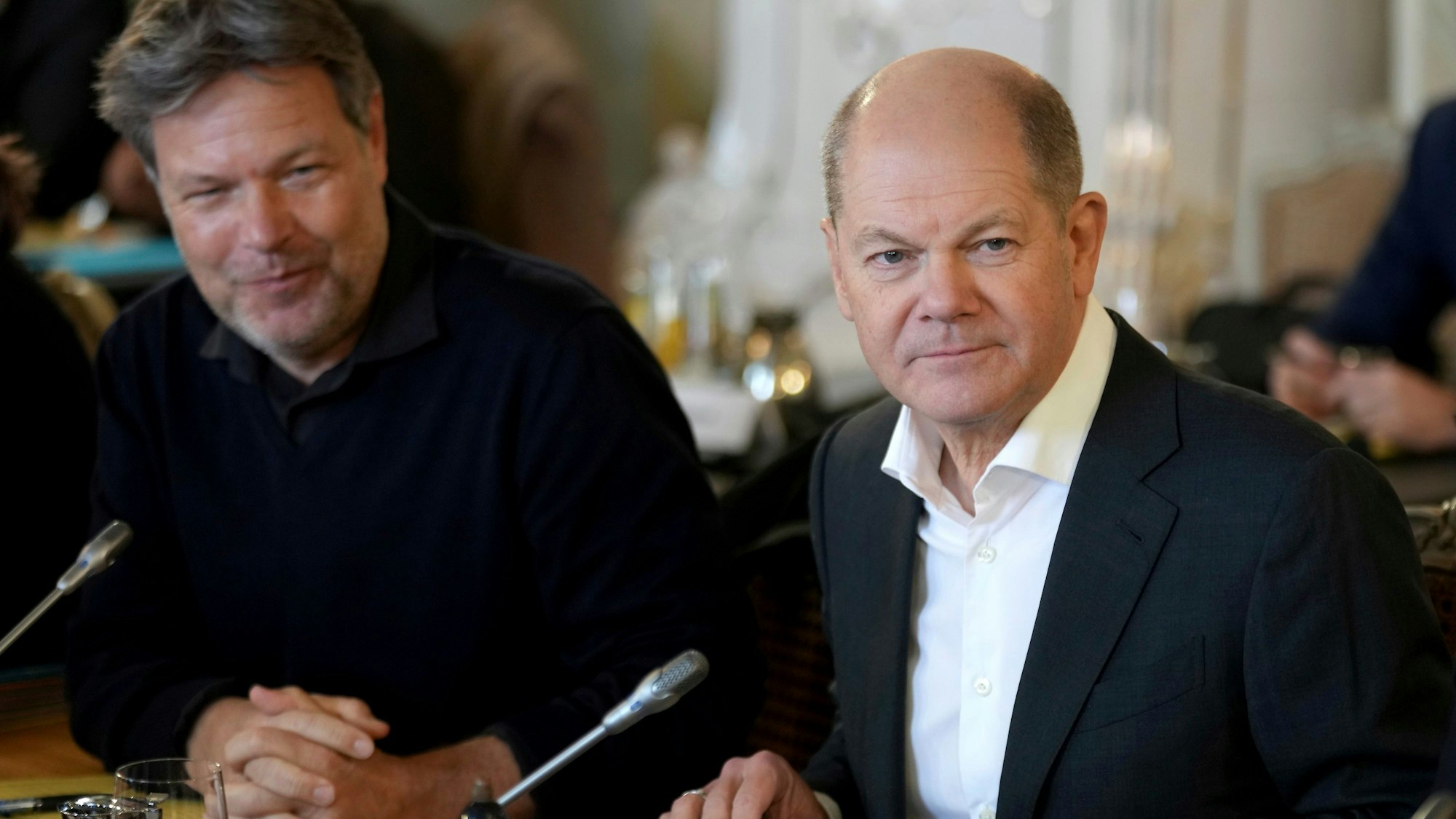 Kabinettsklausur in Meseberg: Kanzler Olaf Scholz (SPD) neben Bundeswirtschaftsminister Robert Habeck (Grüne)