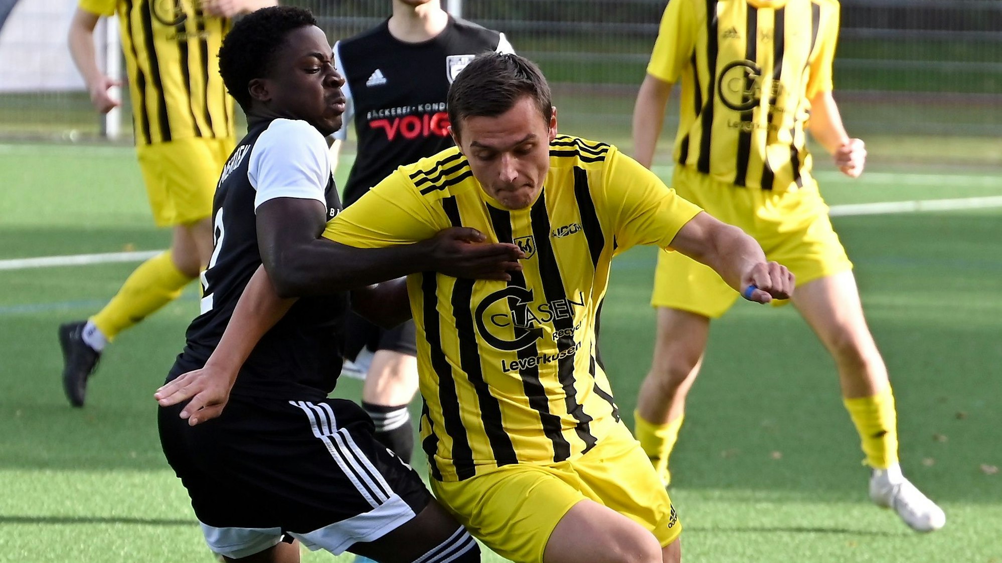 16.10.2022,-Fussball-Schlebusch-SSV Merten
rechts: Justin Prensena (Schlebusch)
Foto: Uli Herhaus