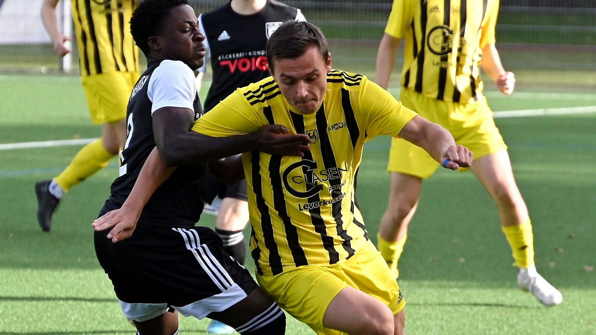 16.10.2022,-Fussball-Schlebusch-SSV Merten
rechts: Justin Prensena (Schlebusch)
Foto: Uli Herhaus