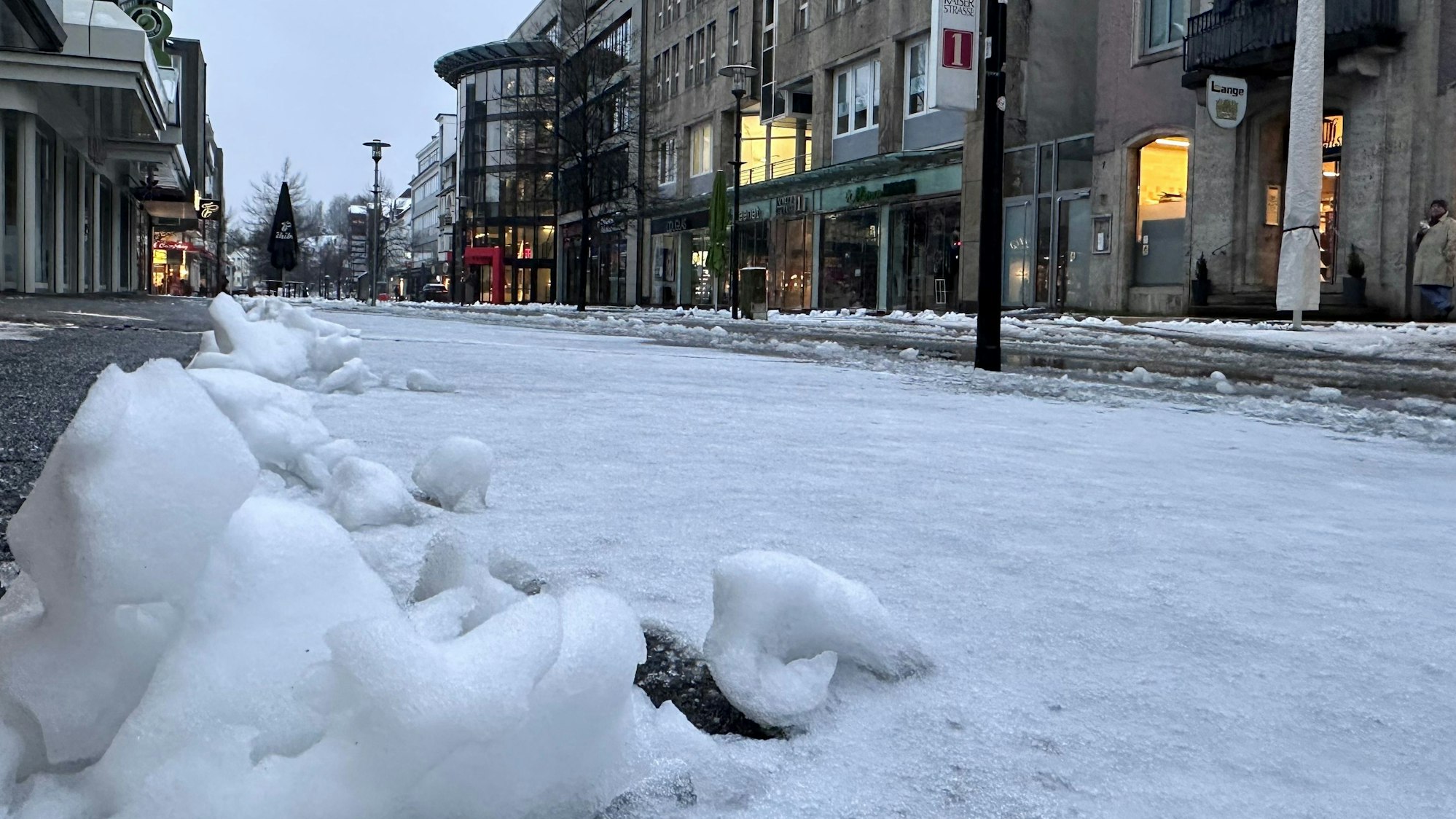 Bereits am Dienstagmorgen lagen weite Teile Oberbergs unter einer geschlossenen Schneedecke.
