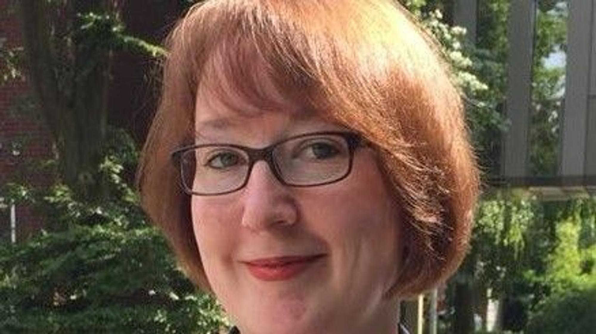 Julia-Rebecca Riedel ist evanglische Pfarrerin - ehrenamtlich in Odenthal, hauptamtlich in der Fluseelsorge in der Eifel und im Ahrtal tätig.