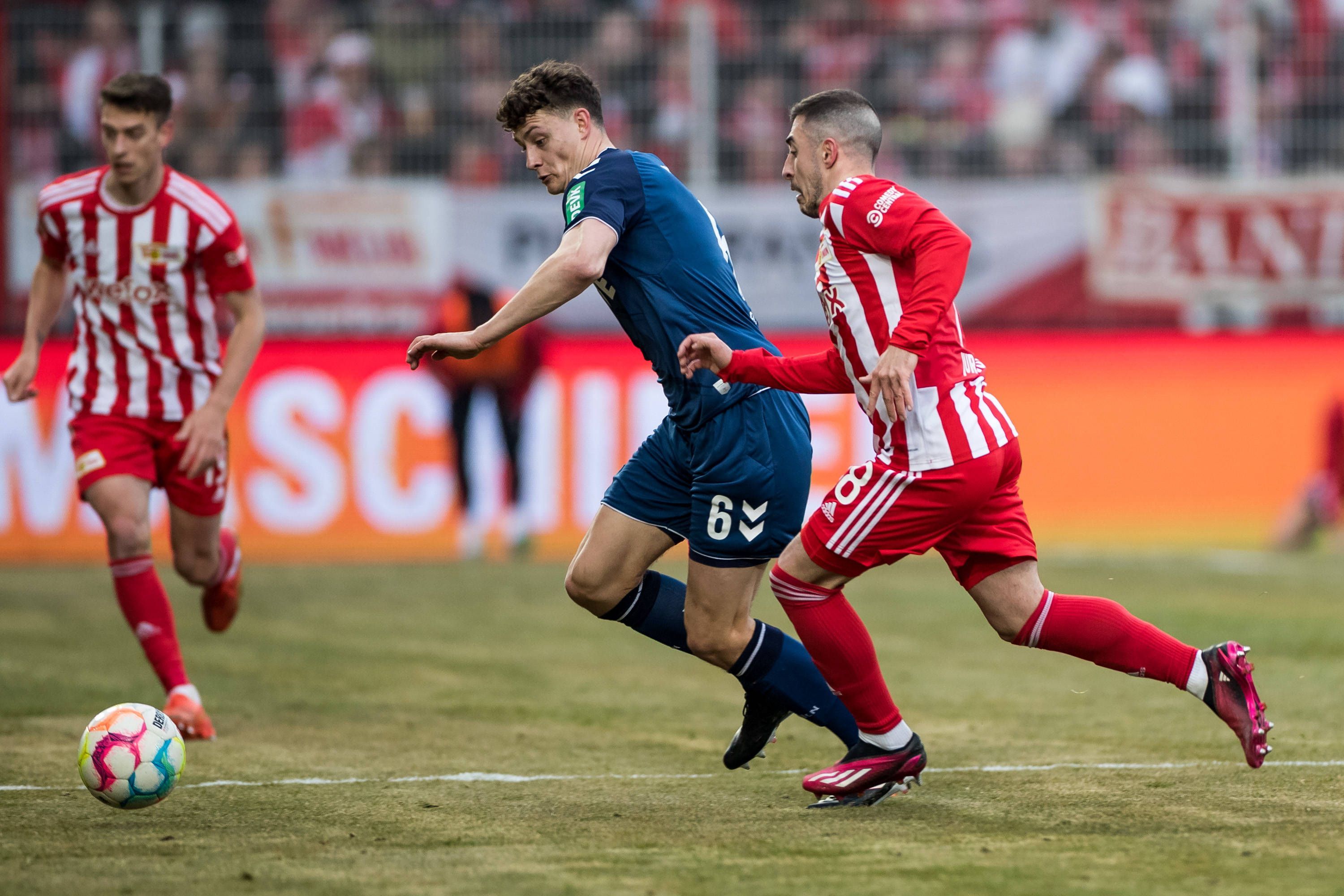 Eric Martel im Spiel bei Union Berlin gegen Josip Juranovic