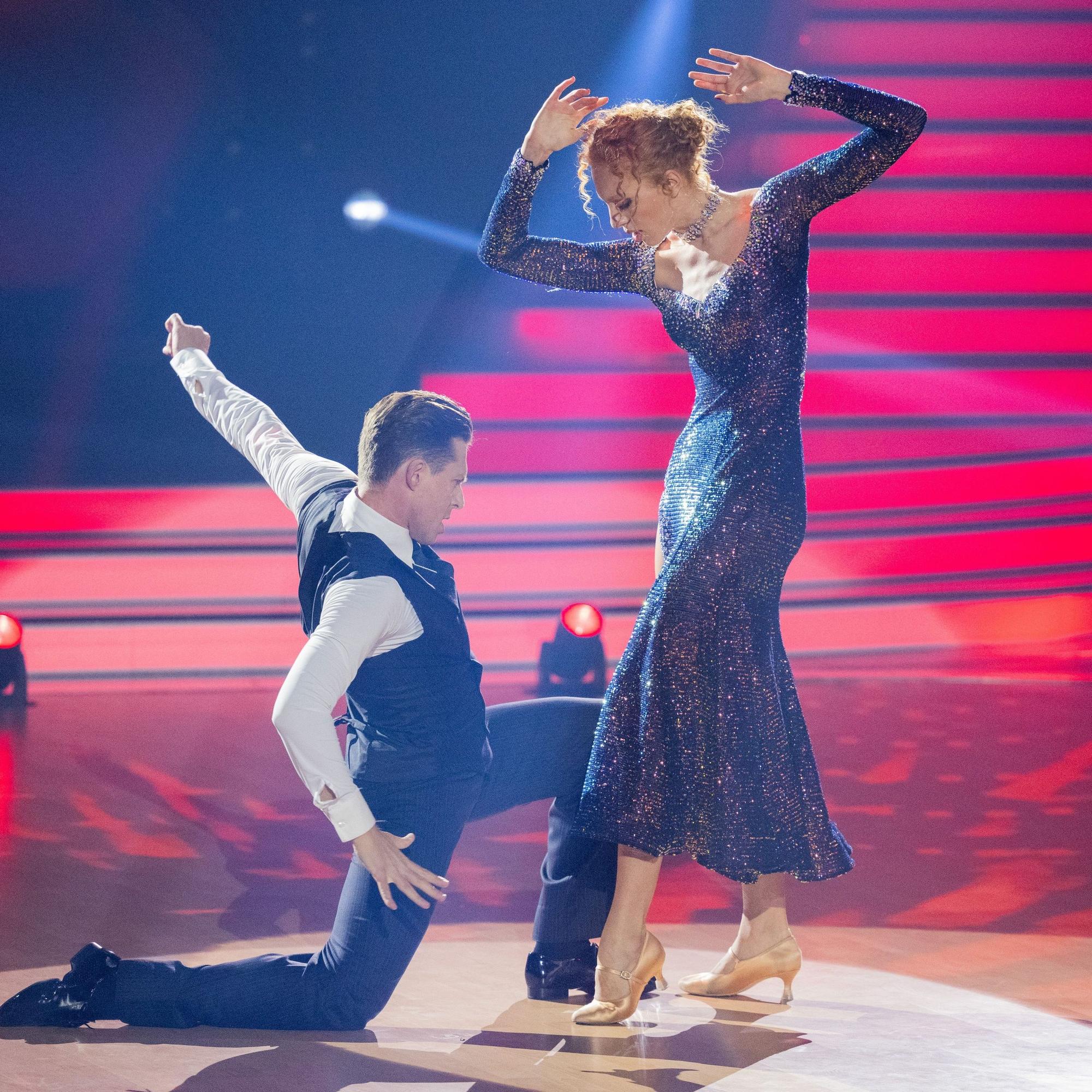 24.02.2023, Nordrhein-Westfalen, Köln: Anna Ermakova, Model, und Valentin Lusin, Profitänzer, tanzen in der RTL-Tanzshow "Let's Dance" im Coloneum. Foto: Rolf Vennenbernd/dpa +++ dpa-Bildfunk +++
