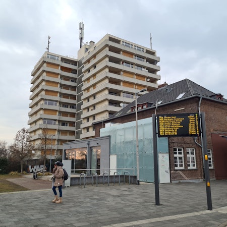 Das Hochhaus an der Frenser Straße in Quadrath-Ichendorf.