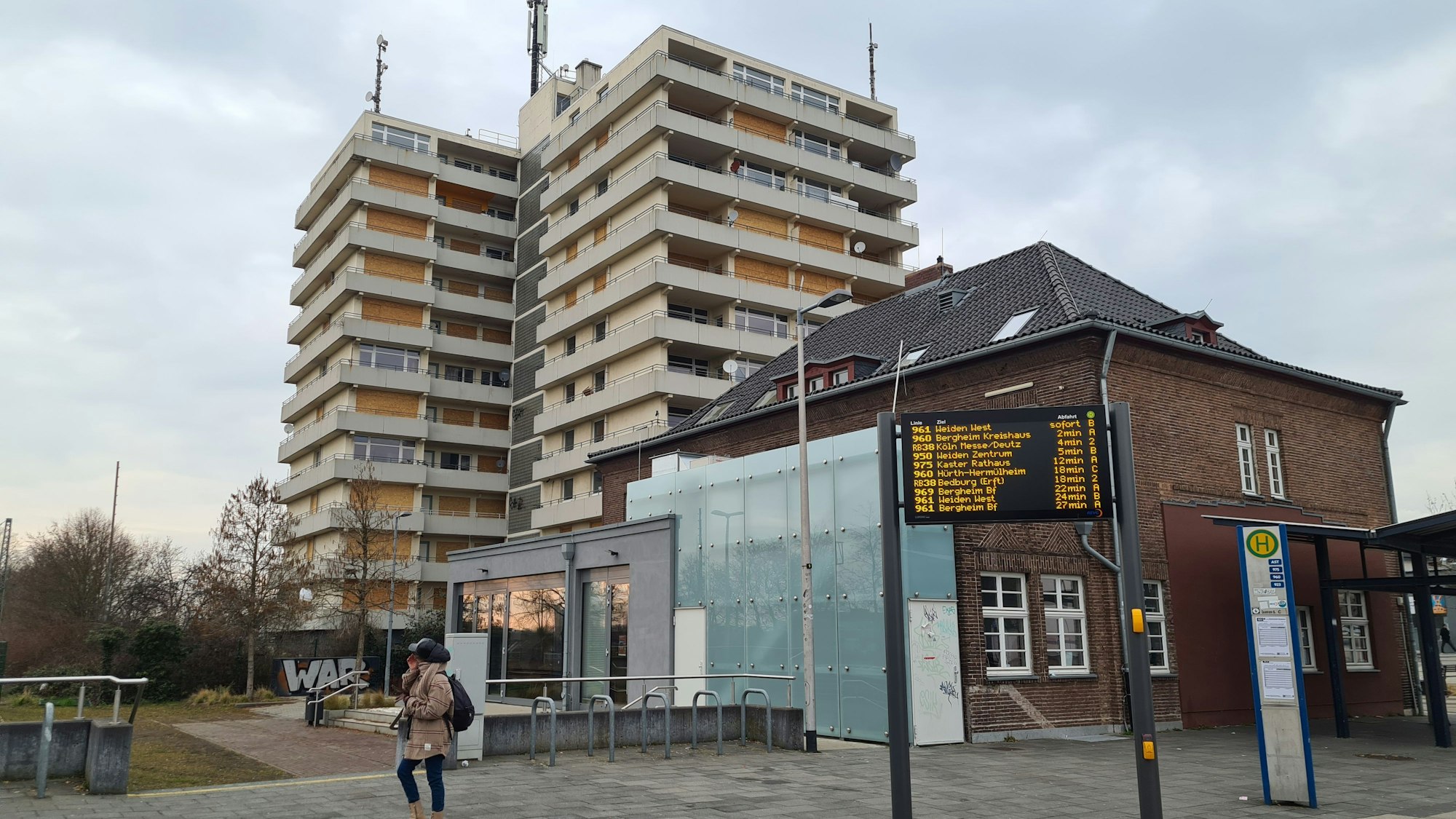 Das Hochhaus an der Frenser Straße in Quadrath-Ichendorf.