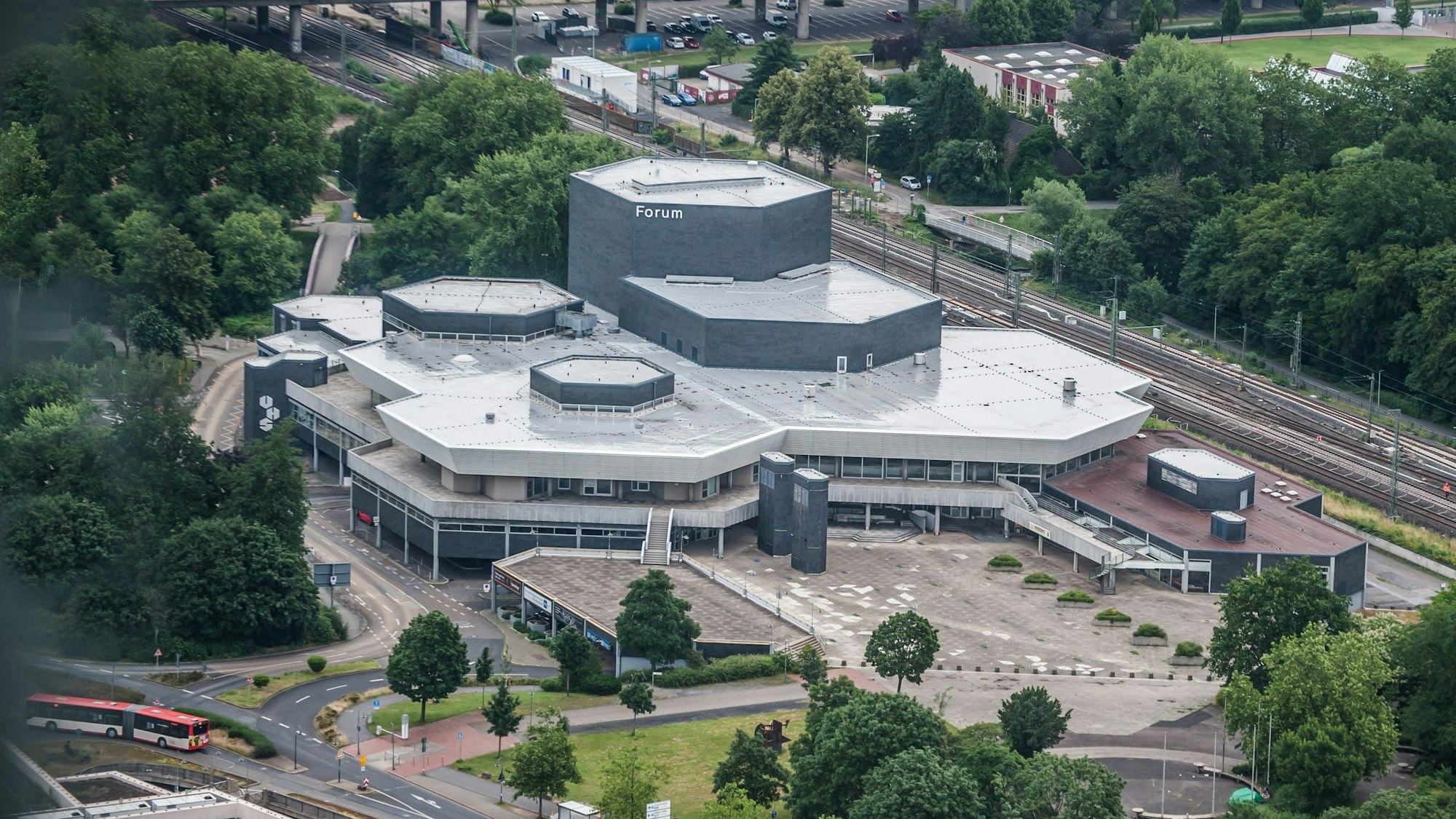 Forum Leverkusen, Stelze, B8 Foto: Ralf Krieger