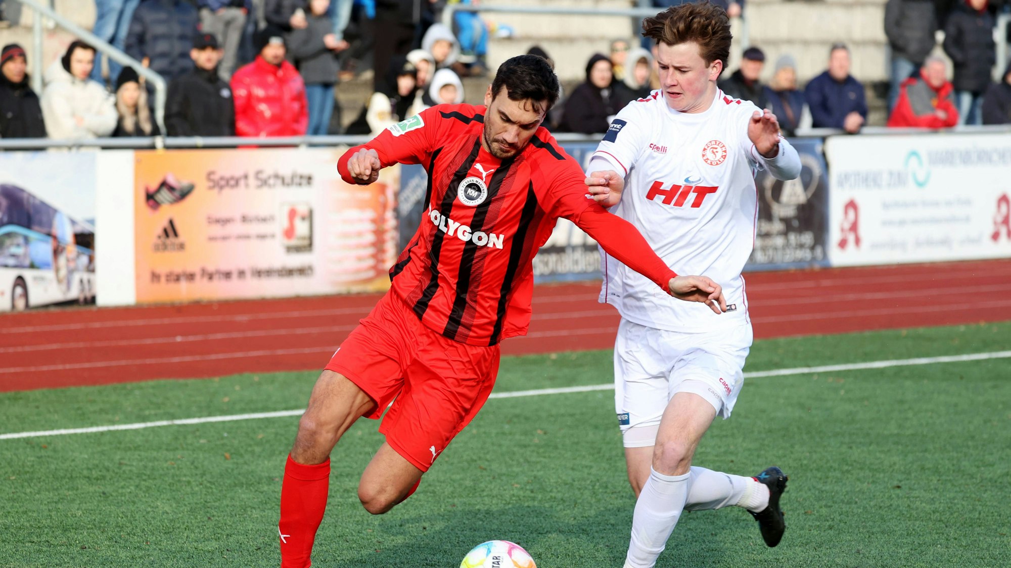 Daniel Detlef Hammel KM li. gegen Finn Torge Bauens SC re. Fussball Regionalliga West, 24. Spieltag, 1. FC Kaan-Marienborn - SC Fortuna Koeln Köln, am 25.02.2023 in Siegen/Deutschland. *** Daniel Detlef Hammel KM li against Finn Torge Bauens SC re Football Regionalliga West, Matchday 24, 1 FC Kaan Marienborn SC Fortuna Koeln Köln , on 25 02 2023 in Siegen Germany