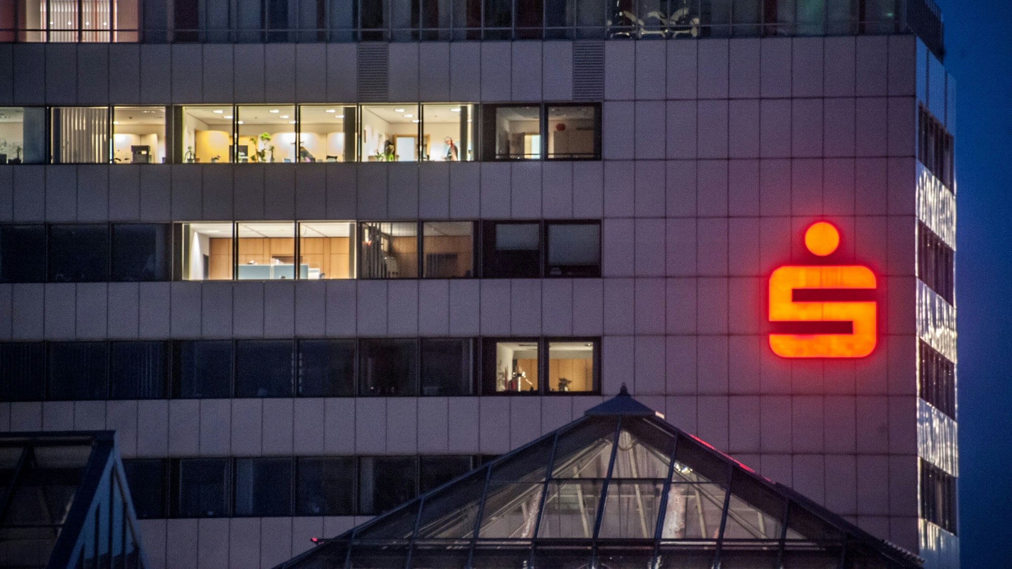 Die Sparkasse Leverkusen verzeichnet auch für das Jahr 2025 Zuwächse in allen Geschäftsbereichen.