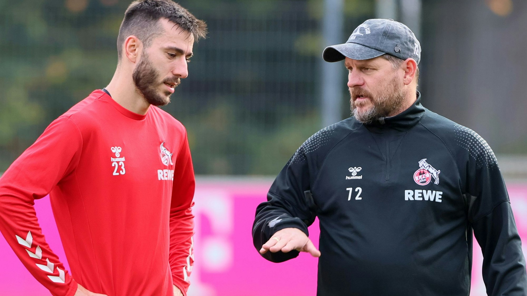 Sargis Adamyan spielt seit dieser Saison beim 1. FC Köln, und obwohl er bislang nicht überzeugt, setzt Steffen Baumgart weiter große Hoffnungen in den Armenier.