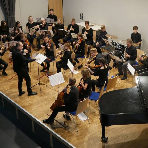 Das Foto zeigt ein Ensemble der Josef-Metternich-Musikschule beim Jahreskonzert.
