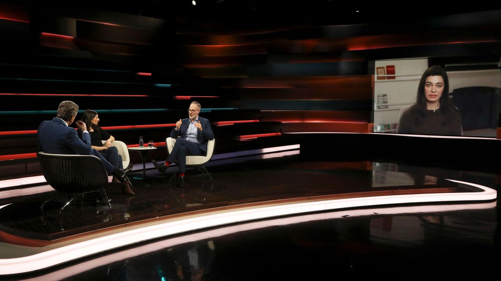 "Markus Lanz" am 8.3.2023 im ZDF: Von links: Markus Lanz, Gilda Sahebi, Sebastian Fiedler, Gazelle Sharmahd (Schalte)