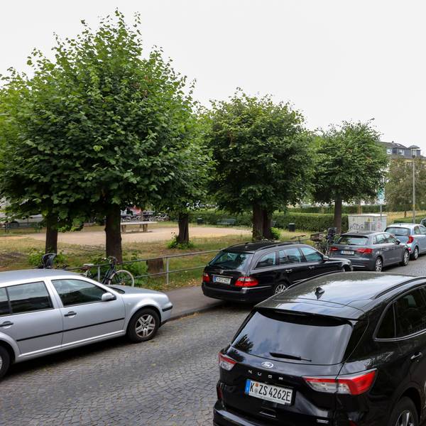 Die aktuelle Parksituation im Pauliviertel in Köln-Braunsfeld.