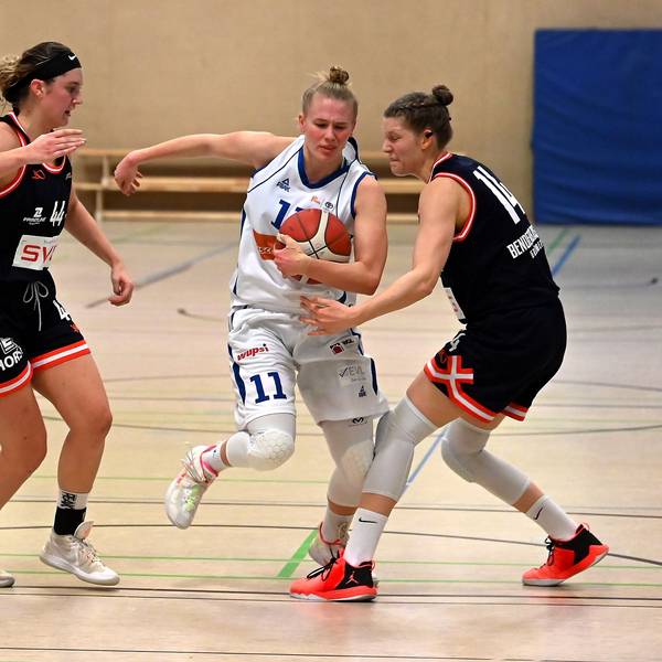 Basketball
BBZ Opladen - Baskets Grünberg
mitte: Leo Schütter (BBZ)
Foto: Uli Herhaus