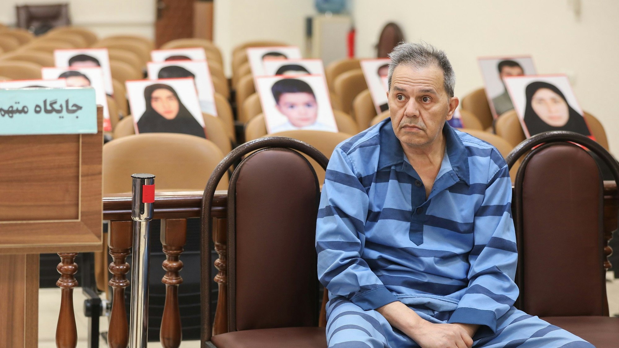 20.10.2022, Iran, Teheran: Die undatierte Aufnahme zeigt den Deutsch-Iraner Djamshid Sharmahd in einem Teheraner Revolutionsgericht. Sharmahd in einem umstrittenen Prozess zum Tode verurteilt worden. Ein Revolutionsgericht in Teheran macht den 67-Jährigen unter anderem für einen Terroranschlag verantwortlich, wie das Justizportal Misan am Dienstag bekanntgab. Gegen das Urteil könne vor dem Obersten Gerichtshof Berufung eingelegt werden. Foto: Koosha Falahi/Mizan/dpa/dpa +++ dpa-Bildfunk +++