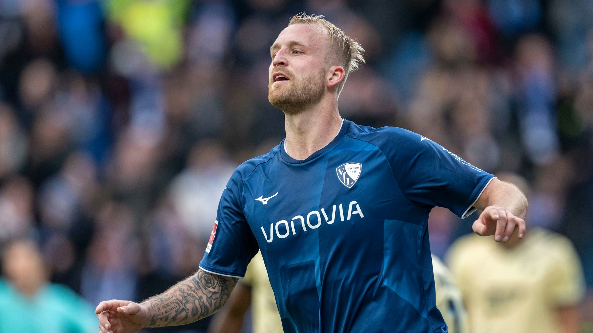 Bochum-Stürmer Philipp Hofmann jubelt nach einem Tor gegen Hoffenheim.