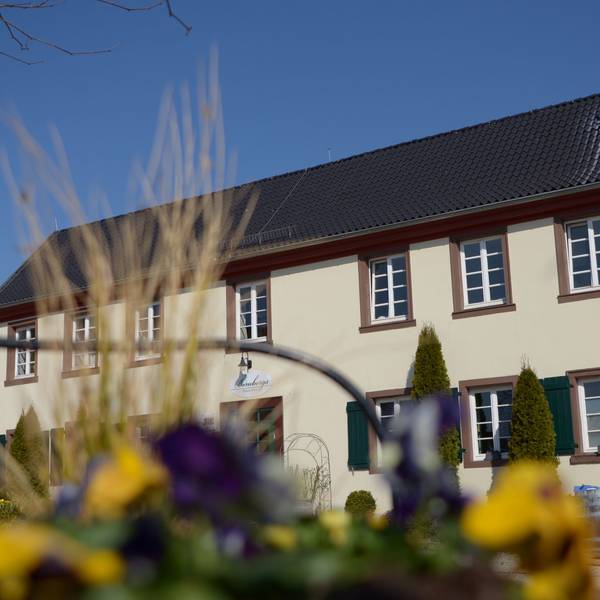 Bembergs Häuschen liegt auf dem Areal vom Burg Flamersheim.