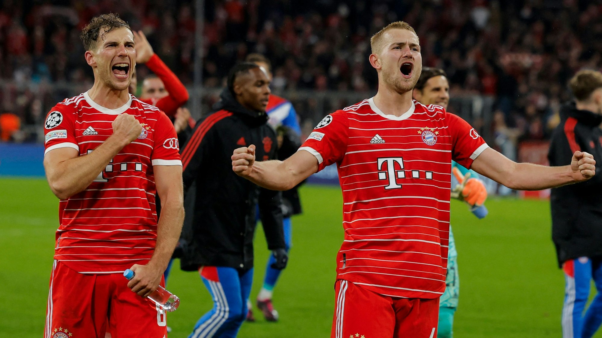 Bayern Munich's German midfielder Leon Goretzka (L) and Bayern Munich's Dutch defender Matthijs de Ligt celebrate after the UEFA Champions League round of 16, 2nd-leg football match FC Bayern Munich v Paris Saint-Germain FC in Munich, southern Germany, on March 8, 2023. (Photo by Odd ANDERSEN / AFP)
