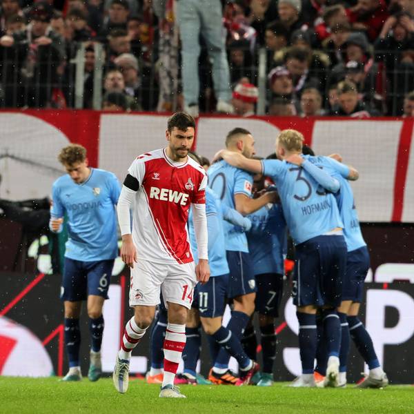 Hector geht von jubelnden Bochumern weg