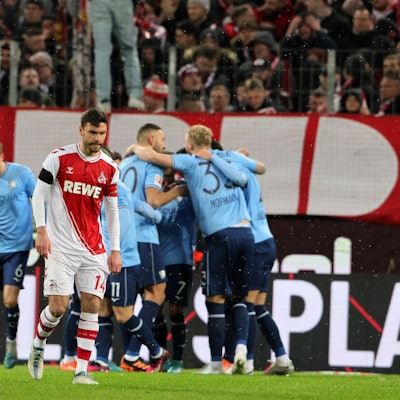 Hector geht von jubelnden Bochumern weg