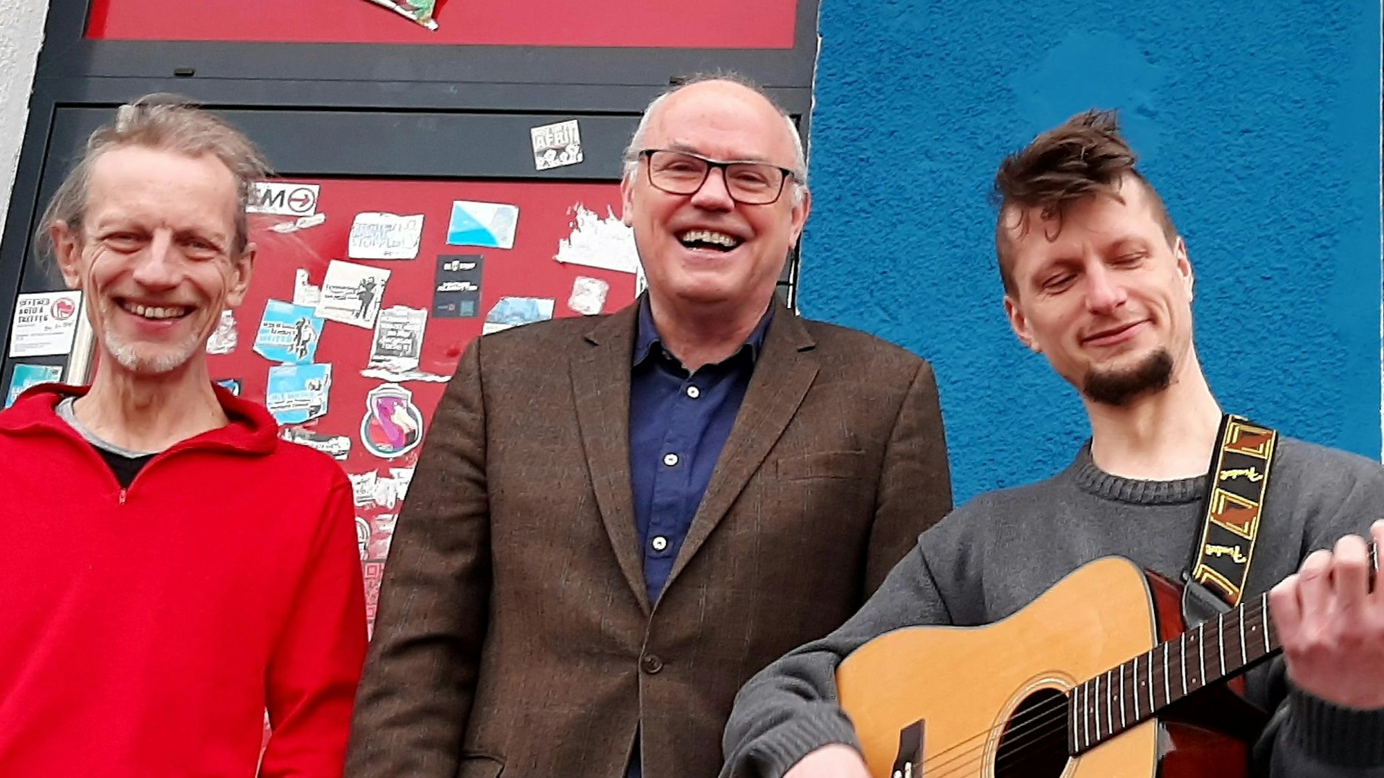 Rainer Schiefer, Hans-Jörg Schaefer und Niklas Genschel (v.l.) vor dem KAW.