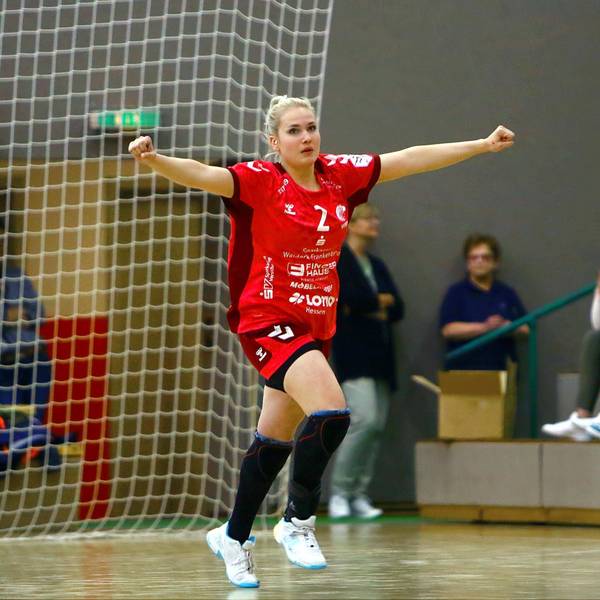 In Jubelpose: Annika Ingenpaß Vipers , der in diesem Spiel 6 Treffer gelangen, Handball Frauen 1.Bundesliga 2021/22 BSV Sachsen Zwickau - HSG Bad Wildungen Vipers 28:29 am 30.4.2022 BSV Sachsen Zwickau - HSG Bad Wildungen *** In jubilation pose Annika Ingenpaß Vipers , who scored 6 goals in this game, handball women 1 Bundesliga 2021 22 BSV Sachsen Zwickau HSG Bad Wildungen Vipers 28 29 on 30 4 2022 BSV Sachsen Zwickau HSG Bad Wildungen