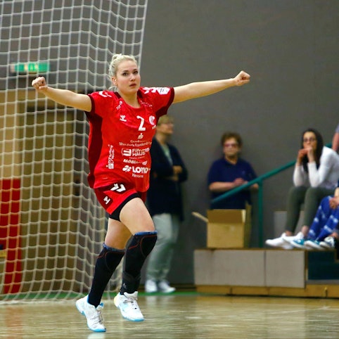 In Jubelpose: Annika Ingenpaß Vipers , der in diesem Spiel 6 Treffer gelangen, Handball Frauen 1.Bundesliga 2021/22 BSV Sachsen Zwickau - HSG Bad Wildungen Vipers 28:29 am 30.4.2022 BSV Sachsen Zwickau - HSG Bad Wildungen *** In jubilation pose Annika Ingenpaß Vipers , who scored 6 goals in this game, handball women 1 Bundesliga 2021 22 BSV Sachsen Zwickau HSG Bad Wildungen Vipers 28 29 on 30 4 2022 BSV Sachsen Zwickau HSG Bad Wildungen