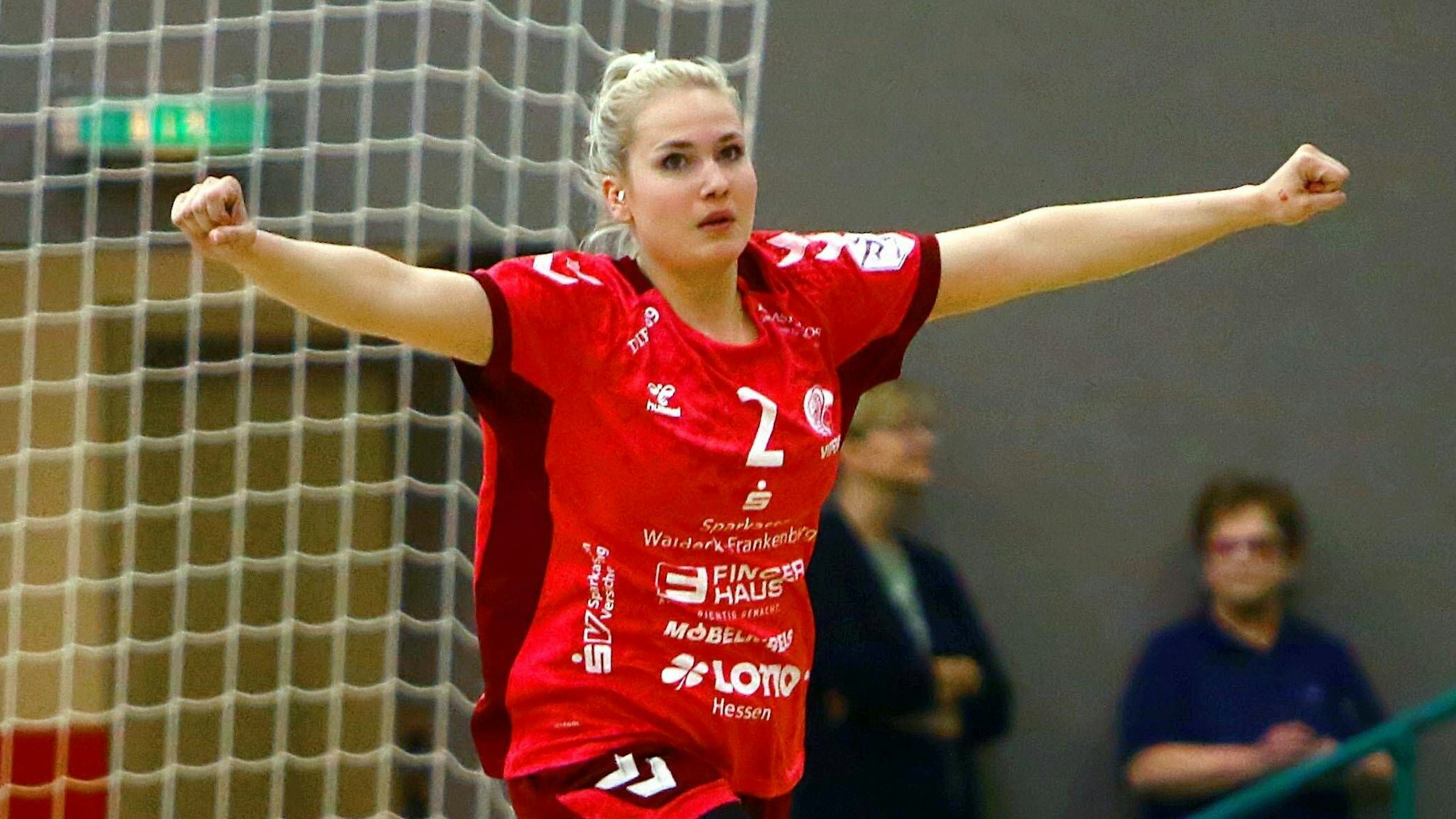 In Jubelpose: Annika Ingenpaß Vipers , der in diesem Spiel 6 Treffer gelangen, Handball Frauen 1.Bundesliga 2021/22 BSV Sachsen Zwickau - HSG Bad Wildungen Vipers 28:29 am 30.4.2022 BSV Sachsen Zwickau - HSG Bad Wildungen *** In jubilation pose Annika Ingenpaß Vipers , who scored 6 goals in this game, handball women 1 Bundesliga 2021 22 BSV Sachsen Zwickau HSG Bad Wildungen Vipers 28 29 on 30 4 2022 BSV Sachsen Zwickau HSG Bad Wildungen