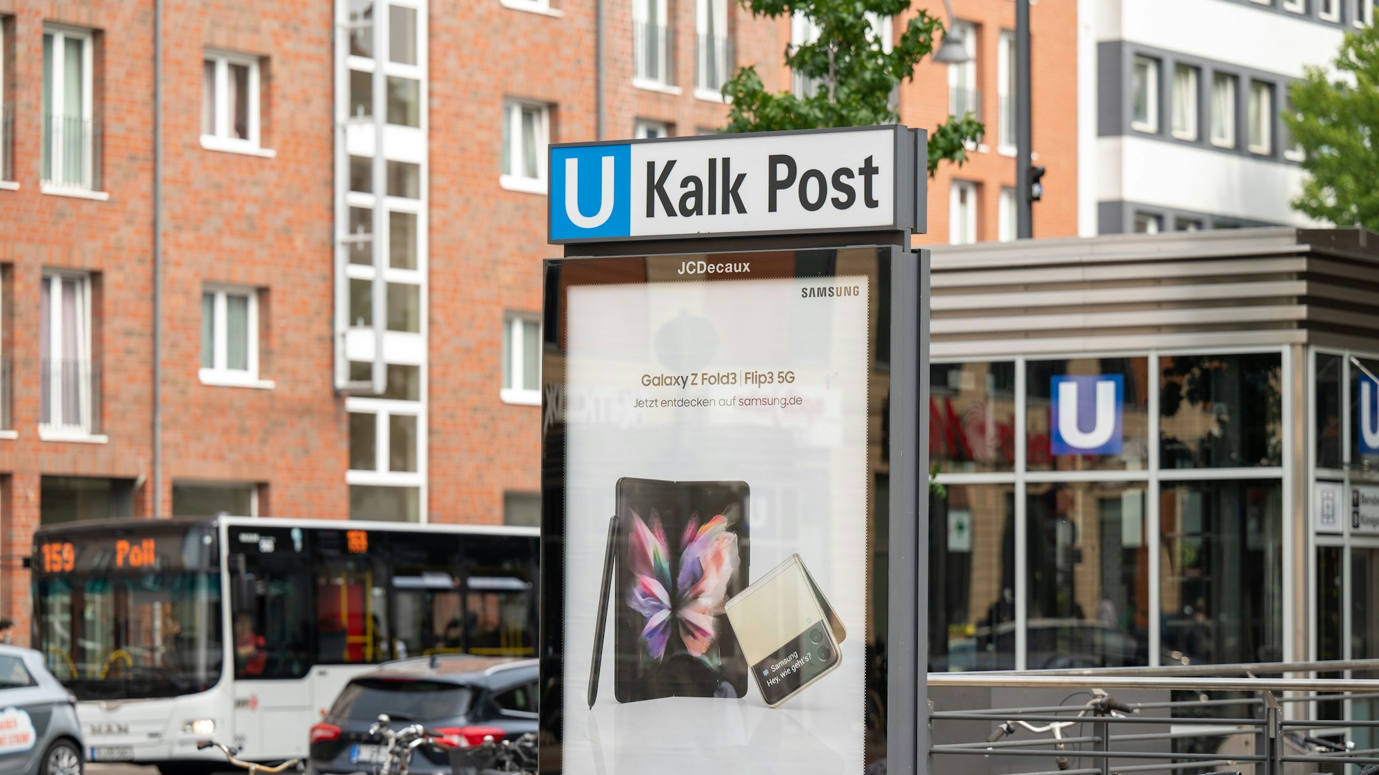 Das Bild zeigt die KVB-Haltestelle Kalk Post.