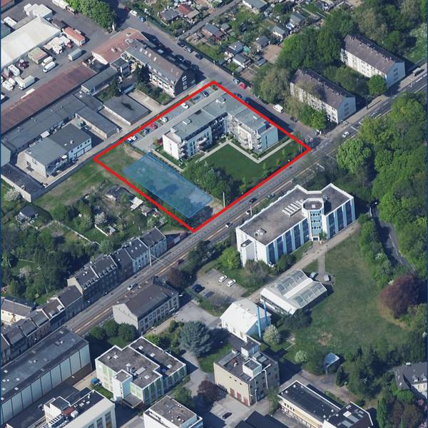 Ein Luftbild zeigt, auf welchem Grundstück das neue Haus entstehen soll.