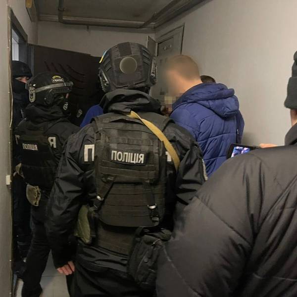 Durchsuchungsbeschlüsse wegen Verdacht Cybercrime werden vollstreckt, Beweise gesichert