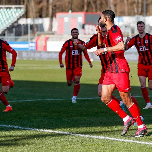 3. Liga, Viktoria Koeln - FSV Zwickau, 26. Spieltag, 11.03.2023, Sportpark Hoehenberg, Koeln Jamil SIEBERT Viktoria Koeln, 20 jubelt mit seinen Teamkollegen, 3. Liga, Viktoria Koeln - FSV Zwickau, 26. Spieltag, am 11.03.2023, Sportpark Hoehenberg, Koeln DFL regulations prohibit any use of photographs as image sequences and/or quasi-video *** 3 Liga, Viktoria Koeln FSV Zwickau, 26 Spieltag, 11 03 2023, Sportpark Hoehenberg, Koeln Jamil SIEBERT Viktoria Koeln, 20 cheers with his teammates, 3 Liga, Viktoria Koeln FSV Zwickau, 26 Spieltag, on 11 03 2023, Sportpark Hoehenberg, Koeln DFL regulations prohibit any use of photographs as image sequences and or quasi video Copyright: xBEAUTIFULxSPORTS/Meuselx