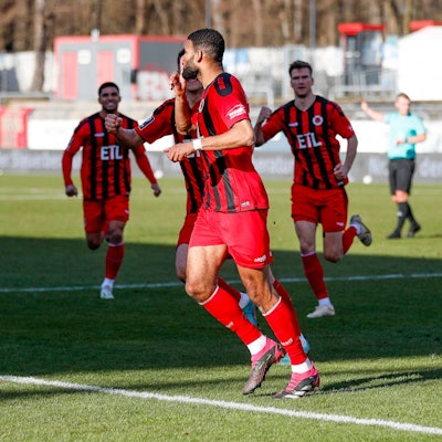 3. Liga, Viktoria Koeln - FSV Zwickau, 26. Spieltag, 11.03.2023, Sportpark Hoehenberg, Koeln Jamil SIEBERT Viktoria Koeln, 20 jubelt mit seinen Teamkollegen, 3. Liga, Viktoria Koeln - FSV Zwickau, 26. Spieltag, am 11.03.2023, Sportpark Hoehenberg, Koeln DFL regulations prohibit any use of photographs as image sequences and/or quasi-video *** 3 Liga, Viktoria Koeln FSV Zwickau, 26 Spieltag, 11 03 2023, Sportpark Hoehenberg, Koeln Jamil SIEBERT Viktoria Koeln, 20 cheers with his teammates, 3 Liga, Viktoria Koeln FSV Zwickau, 26 Spieltag, on 11 03 2023, Sportpark Hoehenberg, Koeln DFL regulations prohibit any use of photographs as image sequences and or quasi video Copyright: xBEAUTIFULxSPORTS/Meuselx